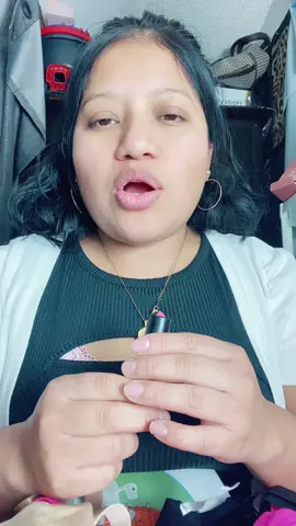 ##Glitter#lipsticks hermoso labial con brillo me encanta como ustedes saben que yo soy amante de los labiales si ustedes están buscando una labial con brillo hoy te traigo este hermoso labial con brillo de hecho tiene variedad de colores trae rojo café y yo escogí la rosita porque no tengo uno y me encantado soy muy satisfecho con el producto si te interesa aquí abajo te dejo el enlace vaya por el tuyo 