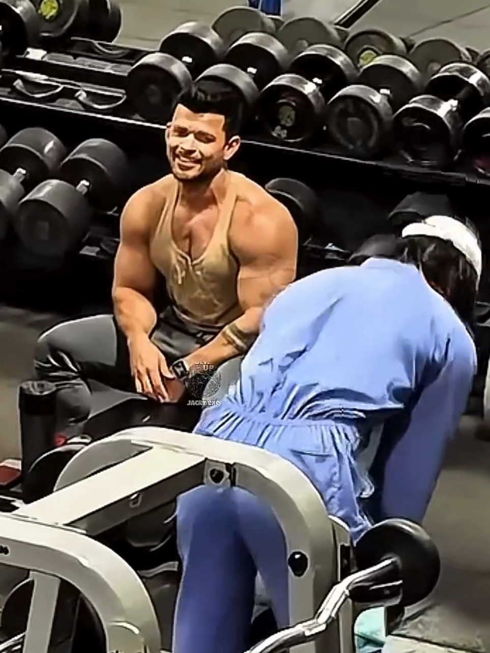 The cleaner left the guys at the gym shocked.#gym #prank #anatoly #Fitness #GymTok 