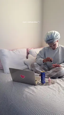 Love myself a chill night 😌 @ORLY Beauty @MingleMocktails @pinterest #cleangirlaesthetic #eveningvibes #selfcareroutine #aesthetic #pinterestaesthetic 