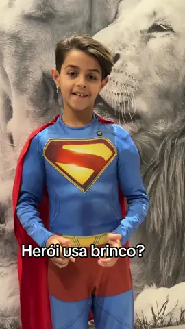 Herói usa brinco? Usa sim. Porque o verdadeiro poder não tá no que você veste, tá no que você carrega no coração.  E o Benzera vai continuar sendo quem ele é: um menino que espalha luz, respeito e verdade.  #benzera #superherói #RespeitoÉPoder #seja 