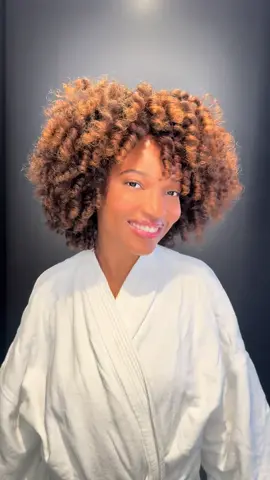 The key to a great perm rod set is letting it evolve throughout the week! Day 3 hair is when I like to pull out my curls and manipulate it more for volume and definition!  #permrodset #type4hair #type4hairstyles #miellepartner #ad 