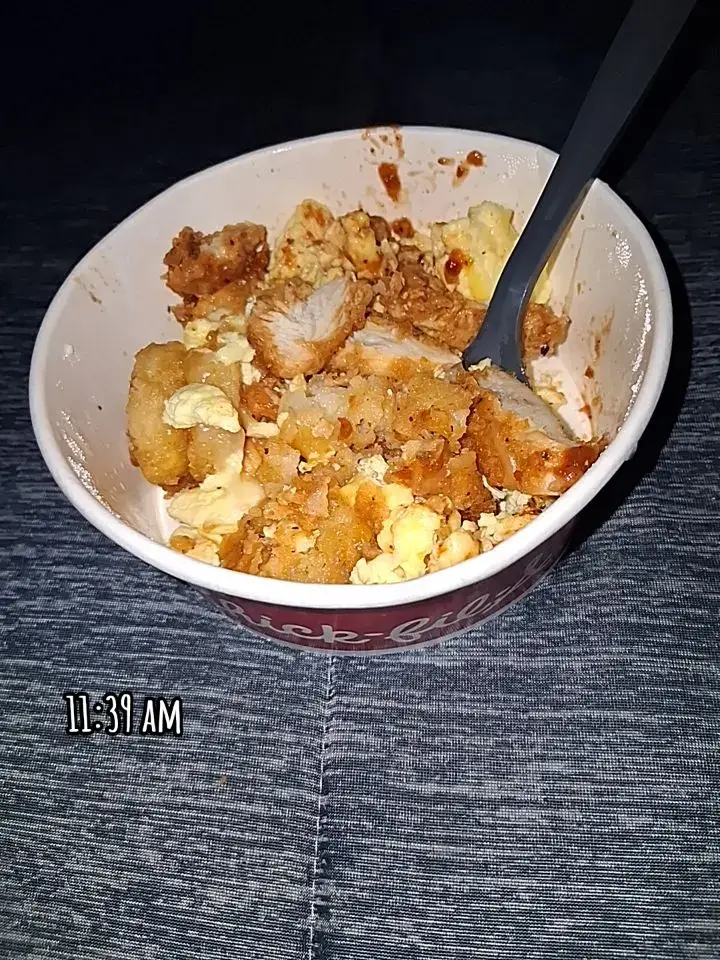 after my doctors apt, I got a spicy hashbrown bowl from chic fil a.. ♡ super yummy. 