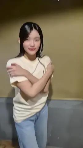 awas jatoh…🗿#erinejkt48 #catherinavallencia #fyp 