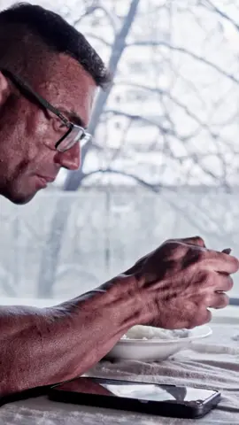 Momentos previos al ternero. Inscripción, pintura, todo listo 🎯#OsloMuscle #Disciplina #GymLife #culturismo #CulturismoArgentino 