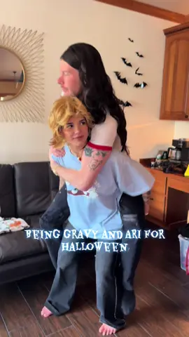 any tips? we are halloween perfectionists #freakiestfriday 