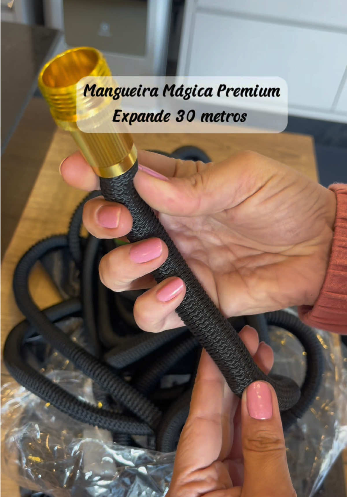 Mangueira mágica expansível 30m com esguicho multifunção. Leve, resistente e prática pra lavar, regar e limpar. Tá com 43% OFF! Aproveita! . . . mangueira mágica expansível 30m esguicho potente jardim quintal lavagem carro casa praticidade #mangueiramagica #mangueiraexpansivel #produtoutil #jardimemcasa 
