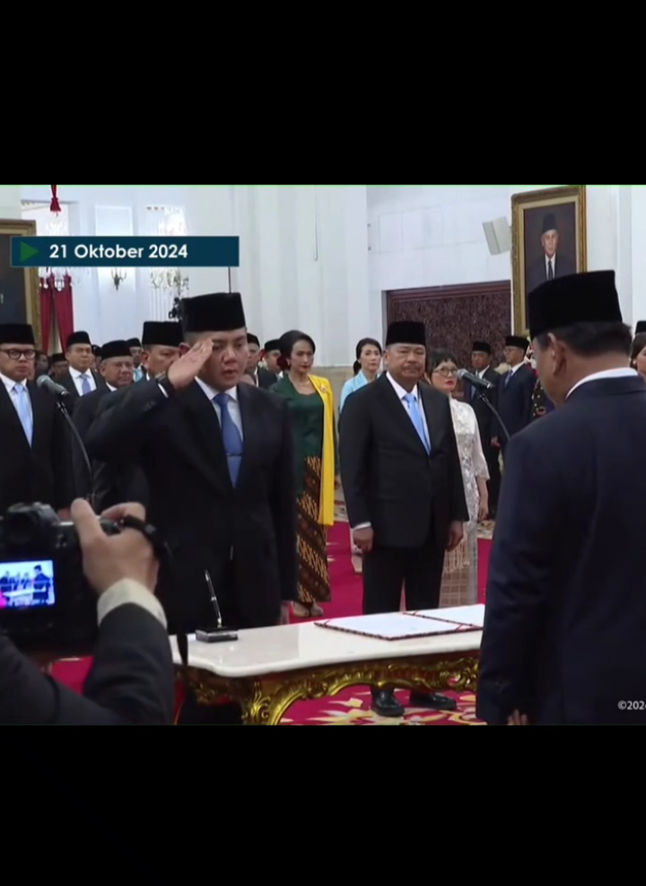 Tak terasa setahun sudah jadi Seskab ya pak🥺begitu banyak perjuangan yg hebat yg telah dilalui ✨semangat terus pak Seskab✨tetap jadilah panutan terbaik kami semua✨😍 #letkolteddy #seskabteddy #trending 