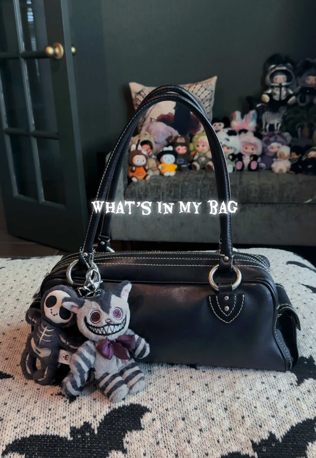 Replying to @Anaaaaaaaaaa A little chaotic what’s in my bag with my vintage Marc Jacobs Pushlock bag. Currently obsessed with anything Pushlock! #wimb #whatsinmybag #marchjacobs #botd #bagcharm  