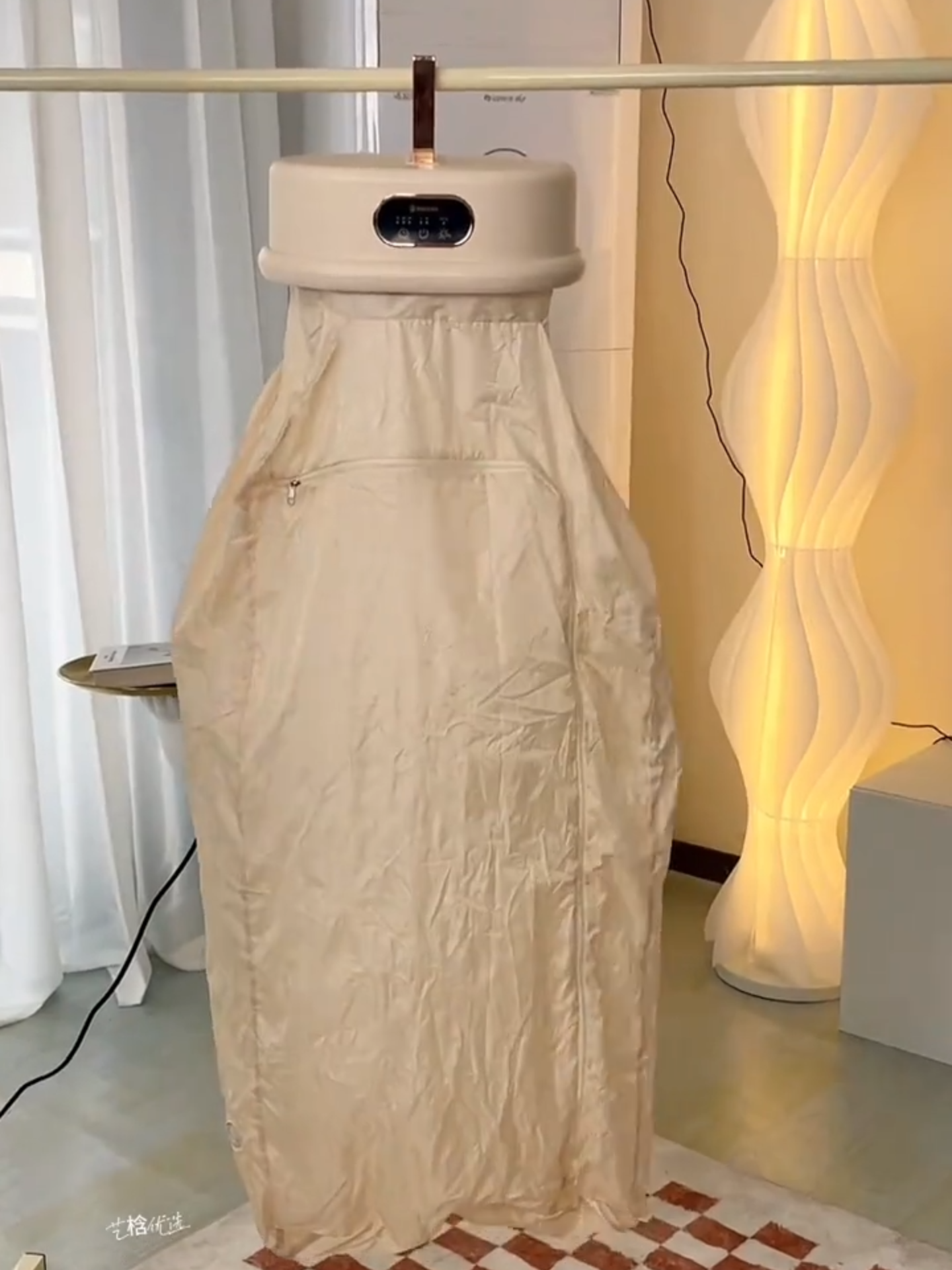 Level up your laundry game—ang foldable home dryer na ’to ay perfect para sa tag-ulan, condo living, o mabilisang drying needs! Compact pero powerful, kaya puwedeng gamitin sa damit, bedsheets, o baby clothes—no more waiting for sunlight! Easy to store, energy-efficient, at may heat circulation system para sa safe at even drying. Tunay na drying machine essential para sa modern Pinoy household. #DryerHomeDryer #FoldableDryer #DryingMachine #LaundryEssentialsPH #tiktokshopph