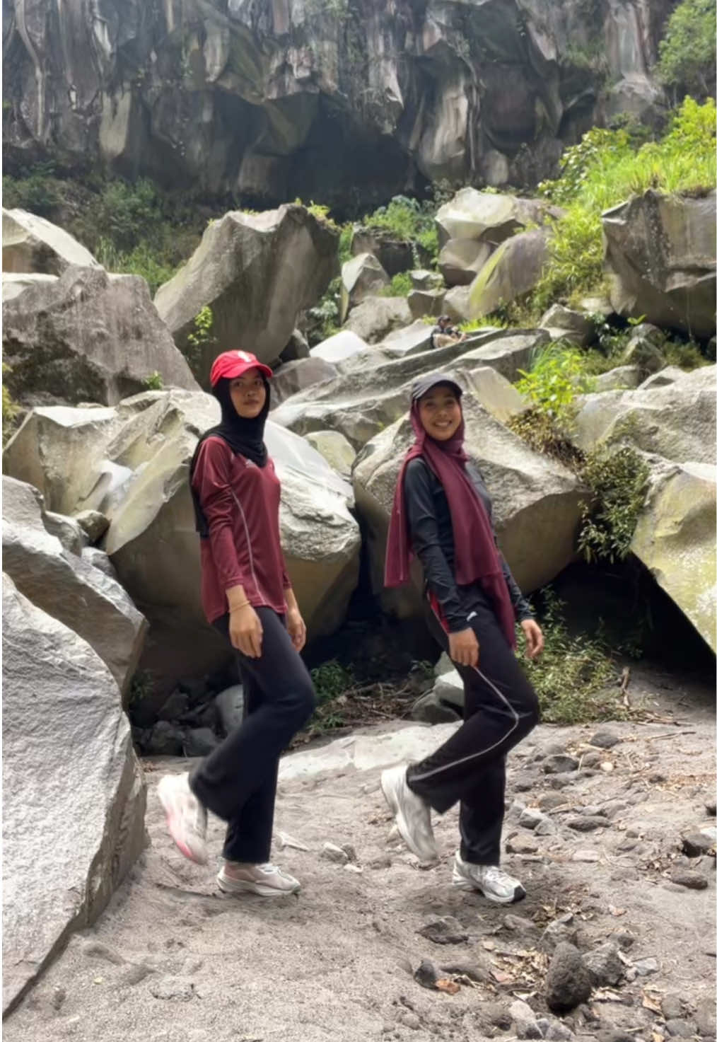 w/ @mell.  #kalikuningmerapi #plunyonkalikuning #merapi 