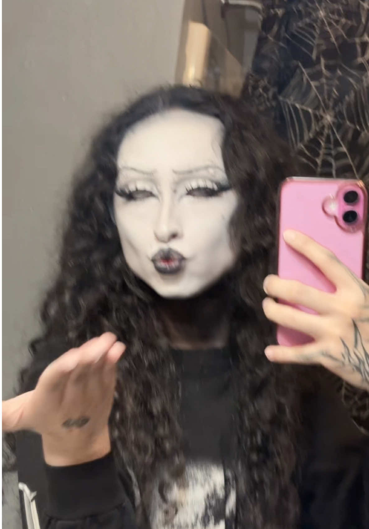 BOO finally my favorite time of year again, had to come back serving c*nt. BTW my account was hacked so it took a while to recover, but I’m back now !!! 👻🎃🧿 #halloweenlook #halloween #spookyseason #spookyszn #makeuptransformation 
