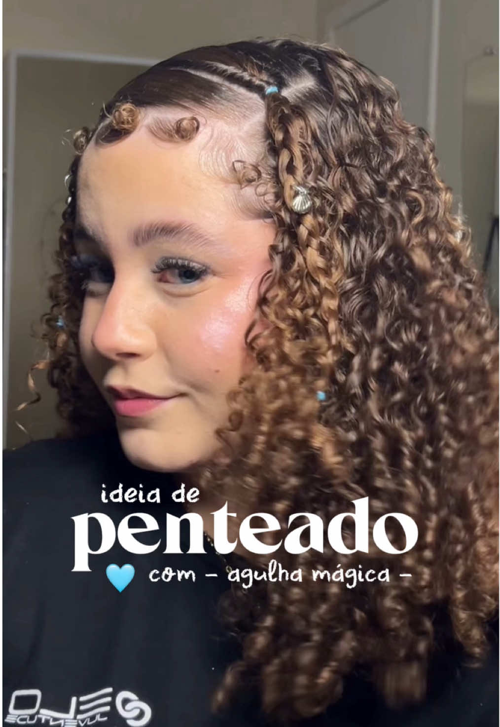 PENTEADO COM LIGUINHA 🩵 tava super ansiosa pra testar essa agulha, vocês já tinham visto? eu amei! ✨ #penteado #penteadosfaceis #penteadosparacabeloscacheados #fy #fyp 