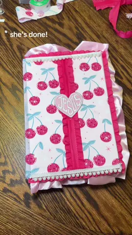 I have wanted to do this forever! The only non-fiction book you’ll ever catch me sharing hehe 📖 #christianbooktok #artprocess #BookTok #bookish 