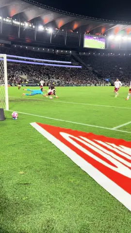 O gol do português Nuno Moreira contra o @Fluminense F.C. O @Vasco da Gama vai vencendo o Tricolor, no @Maracanã #vasco #portugal #nuno #futebol #football 