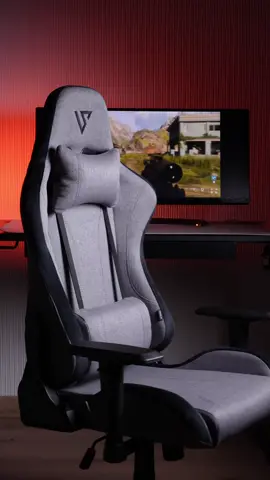 Comodidad en cada partida 🕹️ La Silla V-10 en tela está pensada para quienes viven frente a la pantalla, se adapta a ti con cada movimiento. 👨🏼‍💻 ¿Listo para llevar tu setup al siguiente nivel? ⚡️ #gamer #gamers #sillasgamer #videojuegos #fyp 