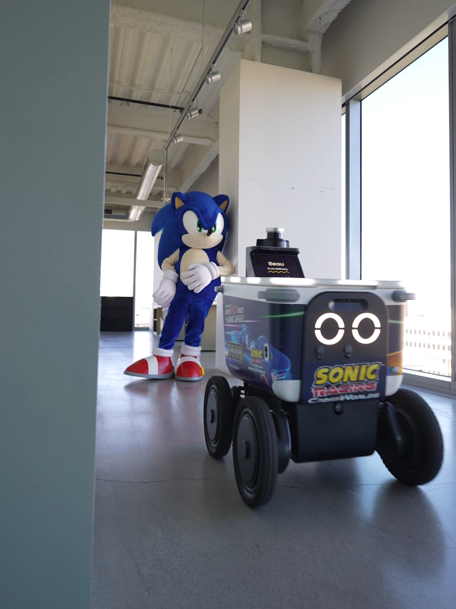 Can @serverobotics keep up with Sonic's speedy appetite? #sonicthehedgehog #gaming #serverobotics #hungry
