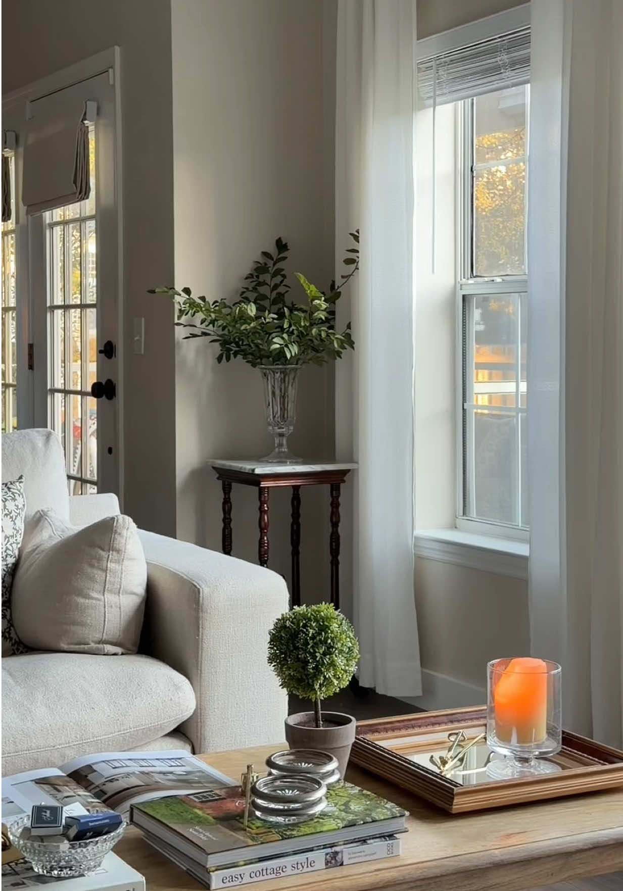 golden hour at home 🌅 #cozyathome #cozyvibes #interiordesign #slowliving #nancymeyersaesthetic 