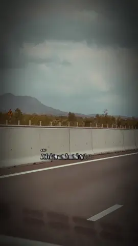 Đôi chân mình mình tự bước…!!! #vuonamnhac  #nguoiyeunhac  #gocnhoconhac  #nhacnaychillphet  #nhachaymoingay 