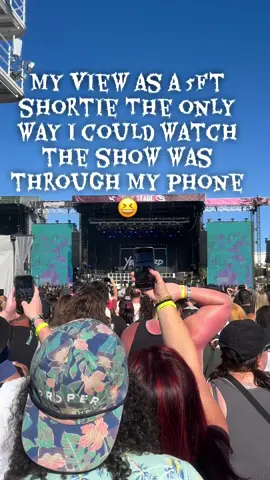 It’s hard out here in these streets haha i was jealous of the stilts people haha @When We Were Young Fest #whenwewereyounger #elderemo #shortgirlproblems 