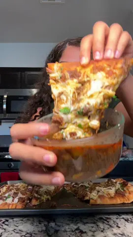 this was soooo easy and tasted amazingggg 😍🍕 you can customize it to your liking ofc but i kept it simple! #birria #pizza #traderjoes #Recipe #dinner 