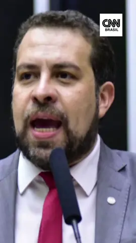 FORTALECIMENTO PARA AS ELEIÇÕES DE 2026 O presidente Lula (PT) decidiu substituir o ministro Márcio Macêdo, da Secretaria-Geral da Presidência, pelo deputado federal Guilherme Boulos (PSOL-SP). A troca vinha sendo discutida há meses e foi anunciada nesta segunda-feira (20). Para a analista de política da CNN Brasil Edilene Lopes (@reporteredilenelopes), a troca na Esplanada representa uma estratégia de Lula para o fortalecimento de nomes que sejam “o futuro da esquerda brasileira”, principalmente, pensando nas eleições de 2026. #CNNPolitica #CNNBrasil #CNNAoVivo #Lula #Governo #GuilhermeBoulos