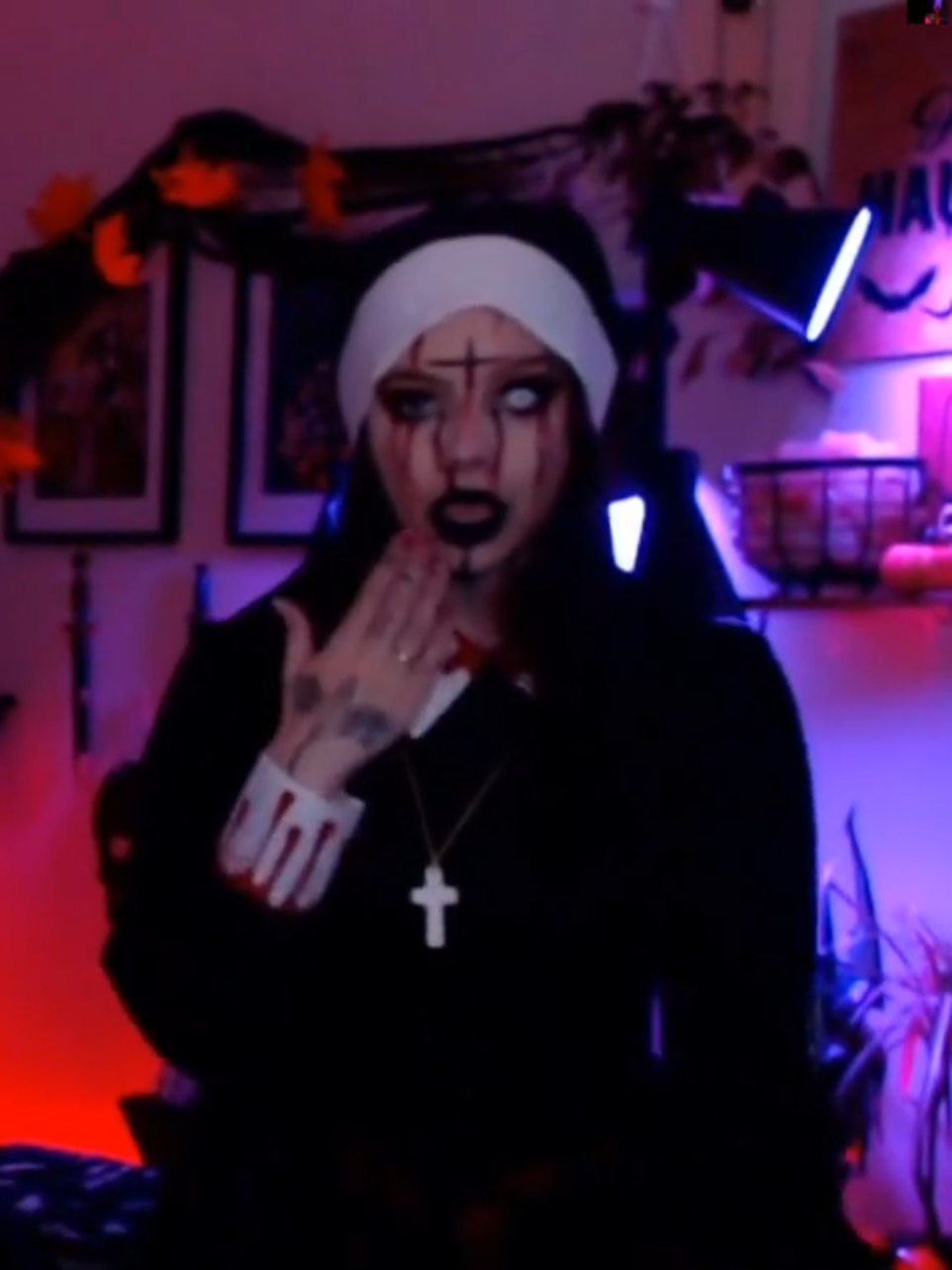 Throwback to my Nun look 🙏 #nun #halloween #makeup #bodypaint #mua 