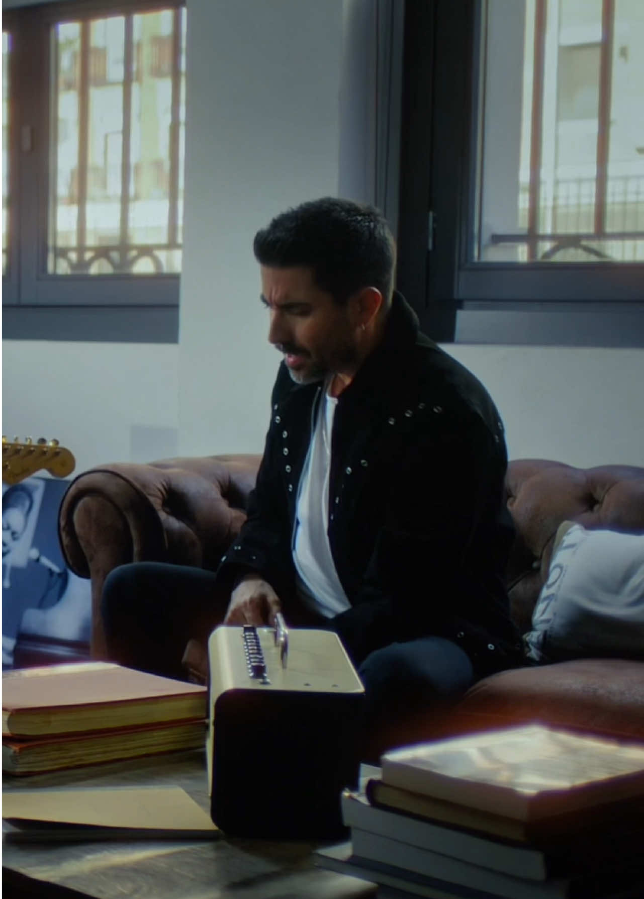 ‘Tuvimos Futuro’ junto a @Alex Ubago ya tiene video 🖤📼 Disponible en nuestro YouTube! #longervideos #youtube 