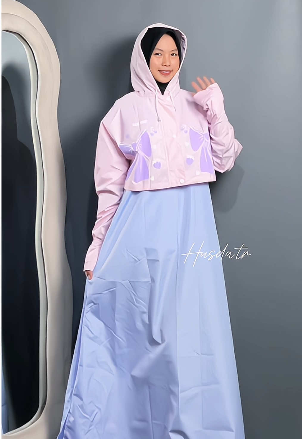 Tetap tampil cantik pakai jas hujan @Tiger Head Official 🥰 #jashujan #jashujanwanita #tigerhead #jashujanlucu #jashujanmurah 