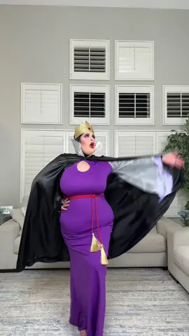 In My Evil Queen Era 😜 #snowwhite #halloween #disneyvillan 