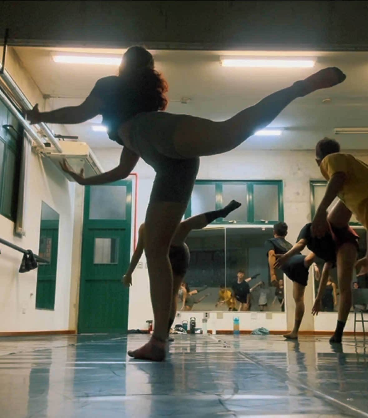 Infelizmente é algo que ainda sim me deixa mt insegura. #fypシ゚ #balletcore #comtemporary #dance #bailarina 