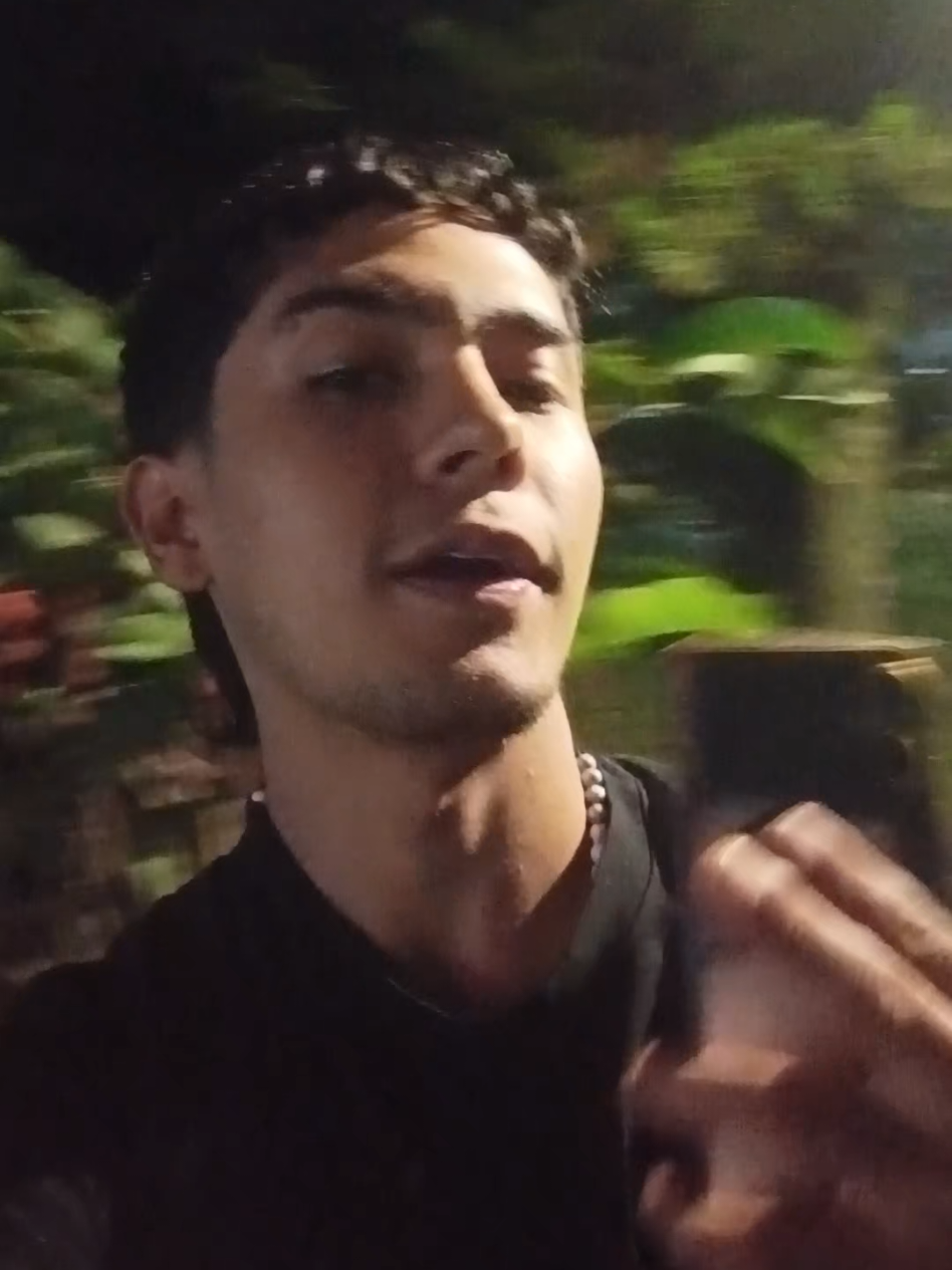 the Best outfit doing pull-ups