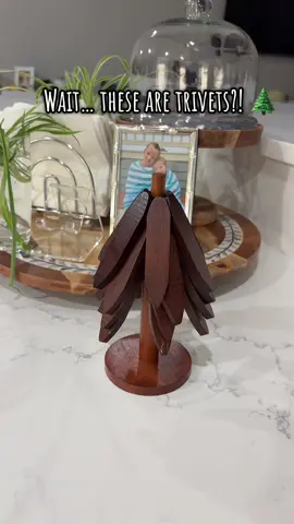 A trivet set that turns into a little wooden tree 🌲 Practical, cozy, and cute enough to leave out all season long. #momlifehome #holidaydecor #cozykitchen #hostessgift #naturalkitchen