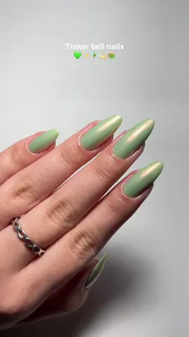 Ficou tão delicada💚✨ #inspiraçãodeunhas #nails #foryou #unhasnaturais #esmaltação 