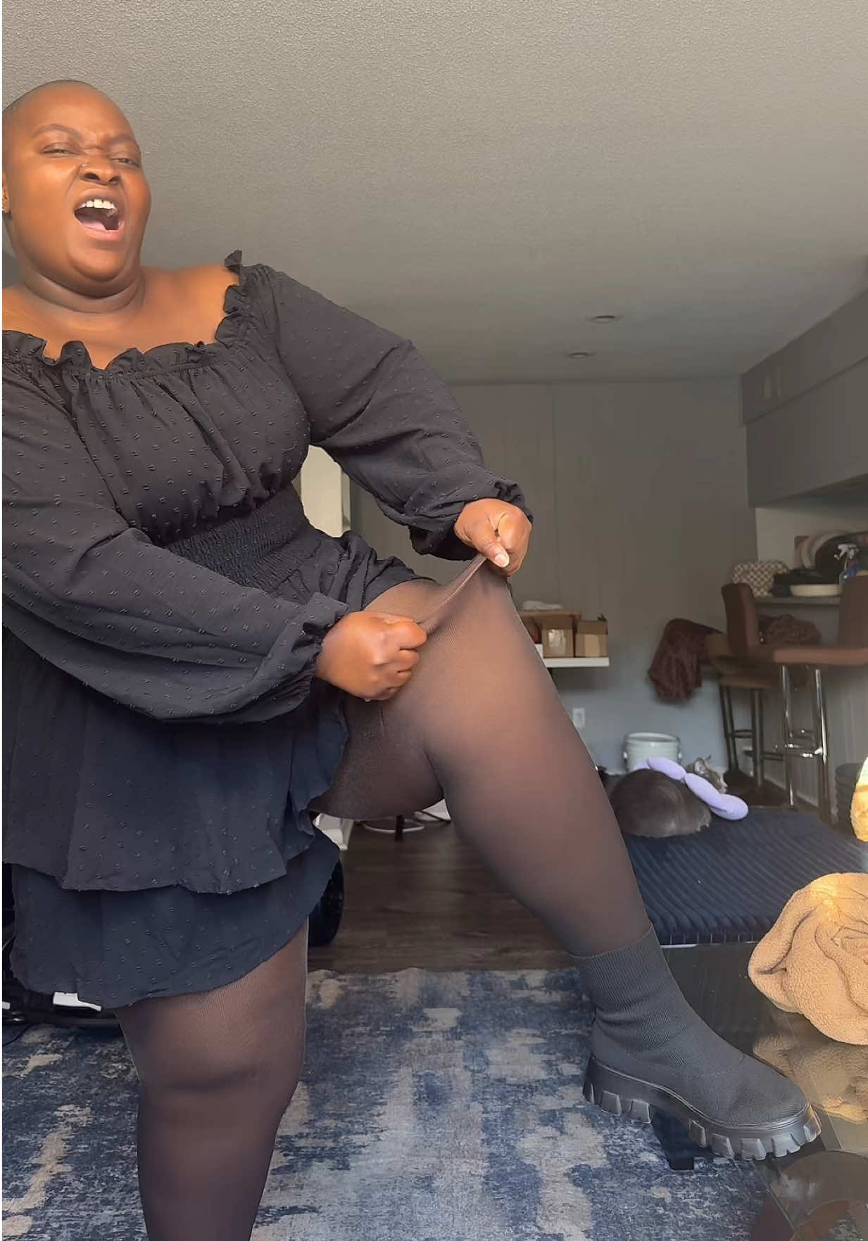 Catch me in all the mini skirts and dresses all winter with these fleece lined leggings! #fleecelined #fleecelinedtights #fleecelinedlegggings #magicleggings #fallfashion #falloutfits 