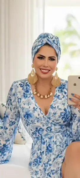 Vamos, ponte guapa, pero no para la foto ni para alguien más, ponte guapa parati, para que cuando te mires al espejo ames lo que ves y te enamores mas de ti; para que entiendas e una vez y por todas que no hay belleza más sublime que una  mujer que es  segura de sí misma. #amor propio #mujer segura #parati #fypage #Rosslatapatia 