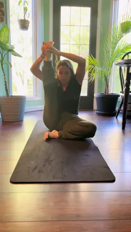 Day 6 of my splits challenge almost halfway there! I didn’t get much good footage today because Solomon was climbing all over me 😂 But I did make the most progress yet getting my leg almost behind my shoulder, and even tried an arm balance I haven’t done in years. You can also hear Solomon chatting away in the background my little cheerleader 💛 #SplitsChallenge #FlexibilityJourney #yoga 
