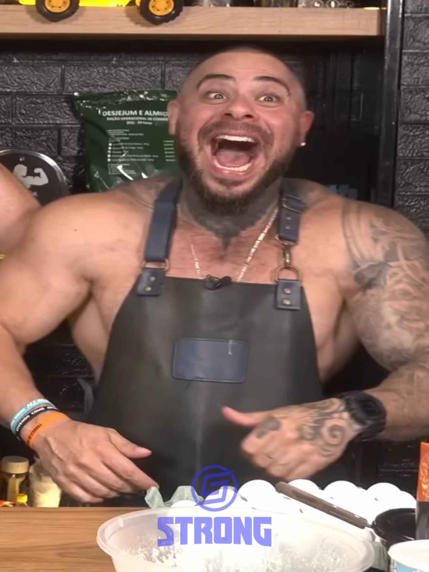 A NATURALIDADE QUE ELE FALA ISSO DO LADO DA ESPOSA! KKKKKKKKKKK