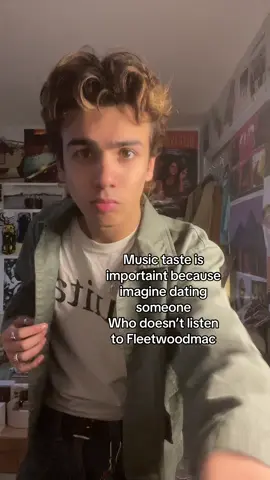 Call me pretentious but come on fleetwoodmac is absolutely the best!🫶🏼@Fleetwood Mac @Lindsey Buckingham @Stevie Nicks #fleetwoodmac #70srock #fashion #musictaste #realable