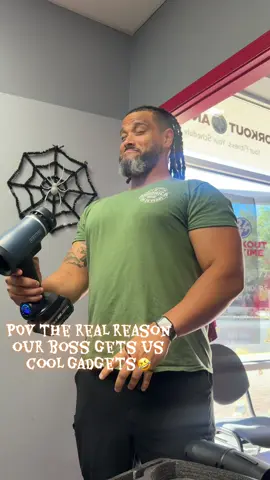LEAF BLOWER 2  WOA CREW 0 😂😂 at least we’re making good use of it🤓🤷🏽‍♀️ #workhumor #gymmotivation #GymLife #WOADECATUR #GymTok 