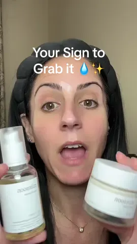 If this duo has been sitting in your cart—this is your sign 💧✨ @mixsoon Glass Skin Duo is a viral K-beauty favorite for deep hydration, barrier, and a radiant, glass-skin finish. The Bean Essence gently exfoliates and brightens with fermented soybean, barley, pomegranate & Korean pear, while the Bean Cream locks in moisture and firms texture. Perfect for dull, dehydrated, or uneven skin that needs a glow-up. Check the cart—it’s trending fast 🛒 #mixsoon #beanessence #kbeauty #beancream #glassskinroutine 