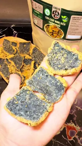 Món này ngon nhưng bạn nào răng khoẻ chút nha🤭 #comchayrongbien #comchayrongbientrungmuoi #xuhuong #vochongaphui 