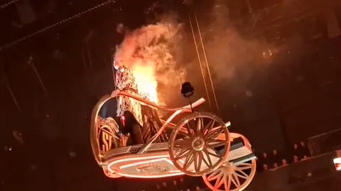 The Hunger Games on Stage Girl on Fire Scene