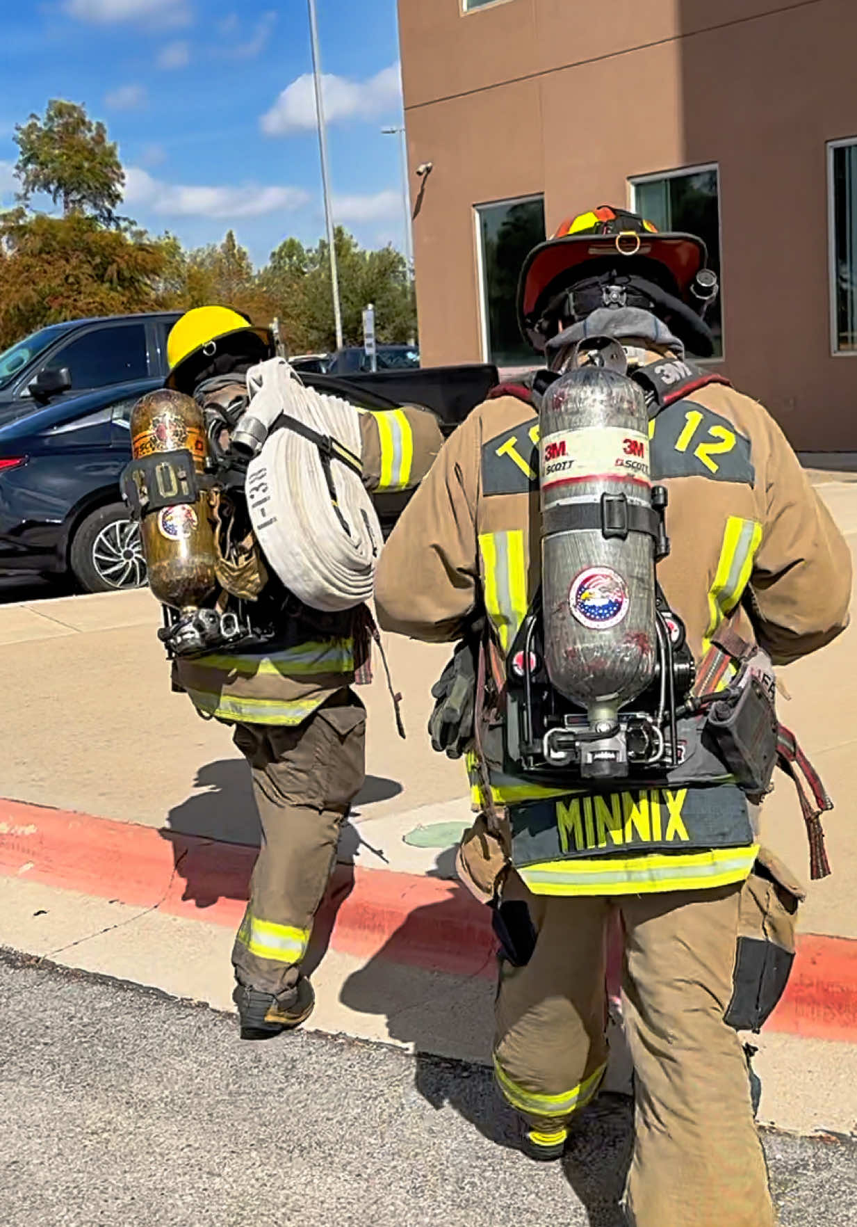 Clock’s ticking — 21 days left till the probie’s off probation. We’re wrapping up his last signatures, hitting the improvised standpipe and Cleveland load today. Proud to see how far he’s come. Solid hand in the making. LET’S GET IT‼️👨🏽‍🚒🔥 #fire #firefighter #training #fyp #trend 