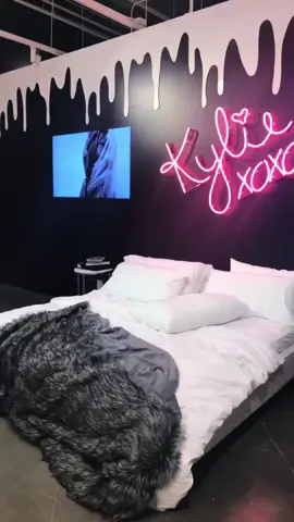 Who else was feeling nostalgic with the king Kylie era 💕🥹  10 years later and I feel like I grew up with miss @Kylie Jenner @Kylie Cosmetics  #kingkylie #fyp #melrose #kyliejenner #kyliecosmetics 