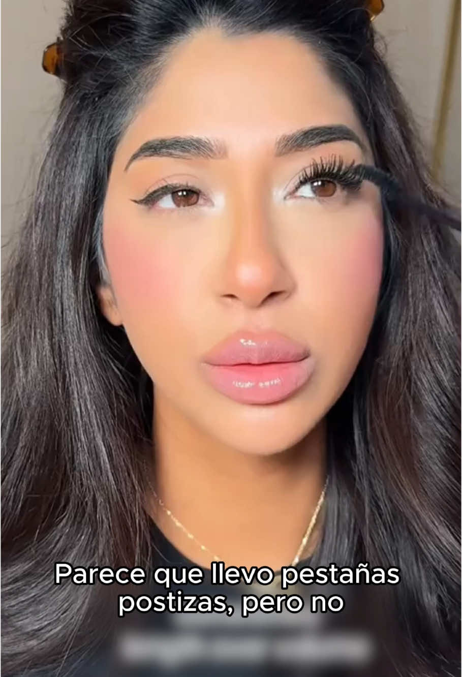 Abre tu mirada al instante, tus ojos se ven más grandes y despiertos.La llevo todo el día y no se corre ni un poquito, ¡increíble!#sacelady#saceladymascara#mascara#waterproofmascara#fyp#Dealsforyoudays#TikTokShopBacktoSchool#RushTok2025 