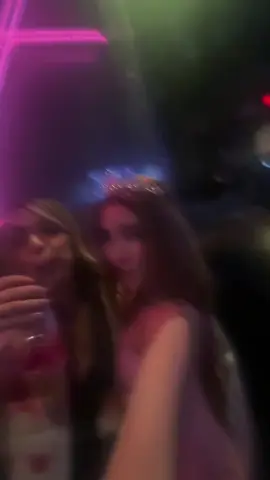 xoxo 💋 #kiss #demilovato #itsnotthatdeep #clubbing #halloweenparty @Demi Lovato 