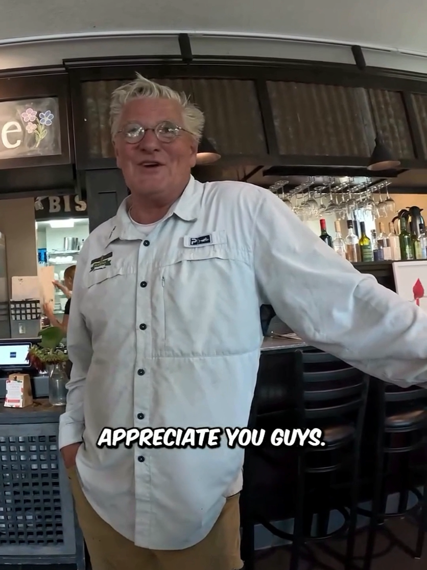 Rich gave me 600 for a great reason #restaurant #money #burgers #burgersfortiktok 