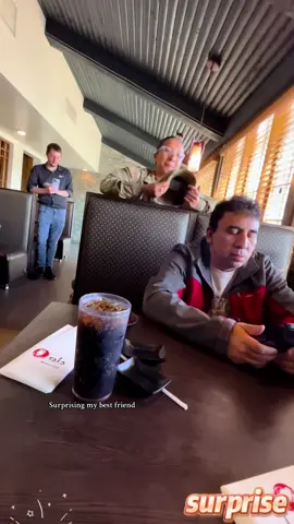 Soldiers coming home.family reunion #usa🇺🇸 #surprise #reunion #soldier #familytime #cominghome 