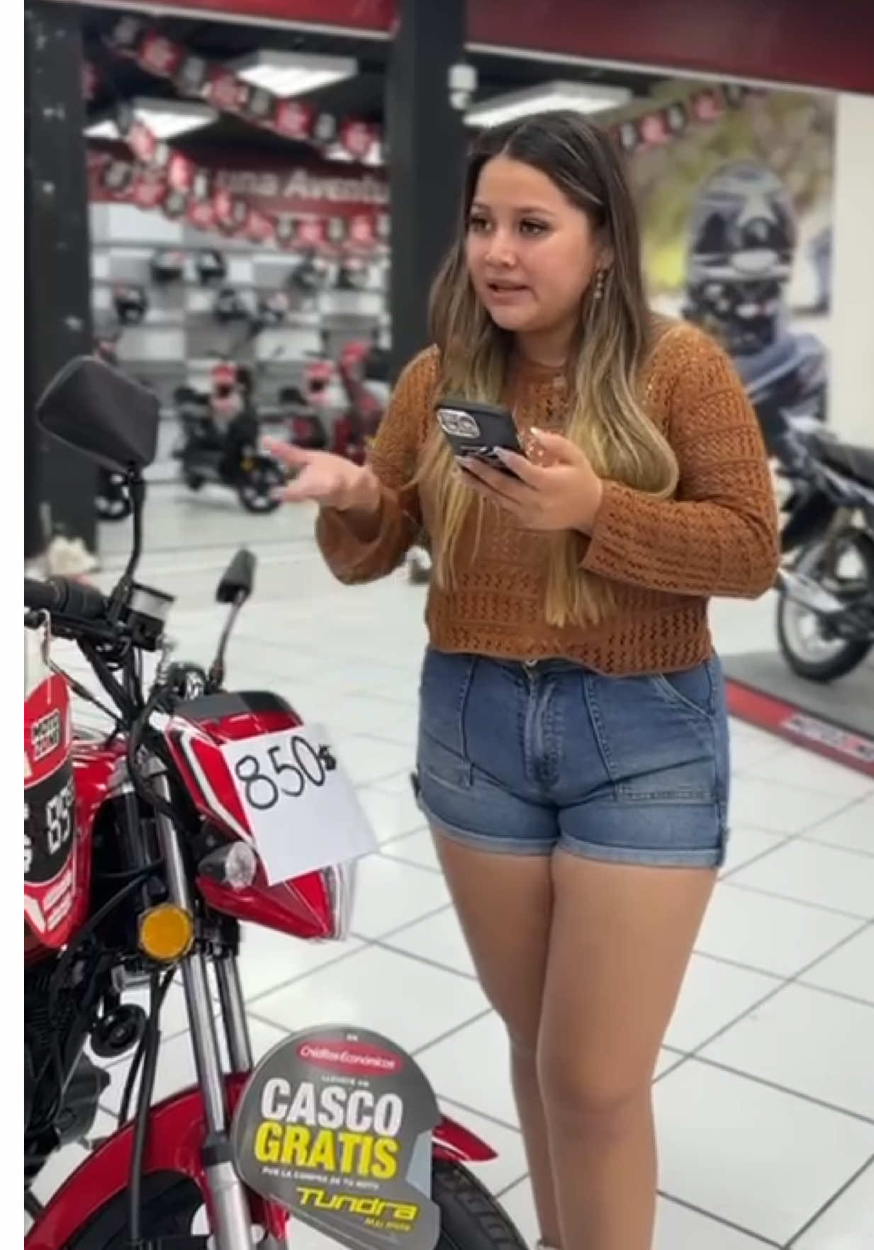 Por intentar pasarse de lista terminó pagando por la moto a una desconocida