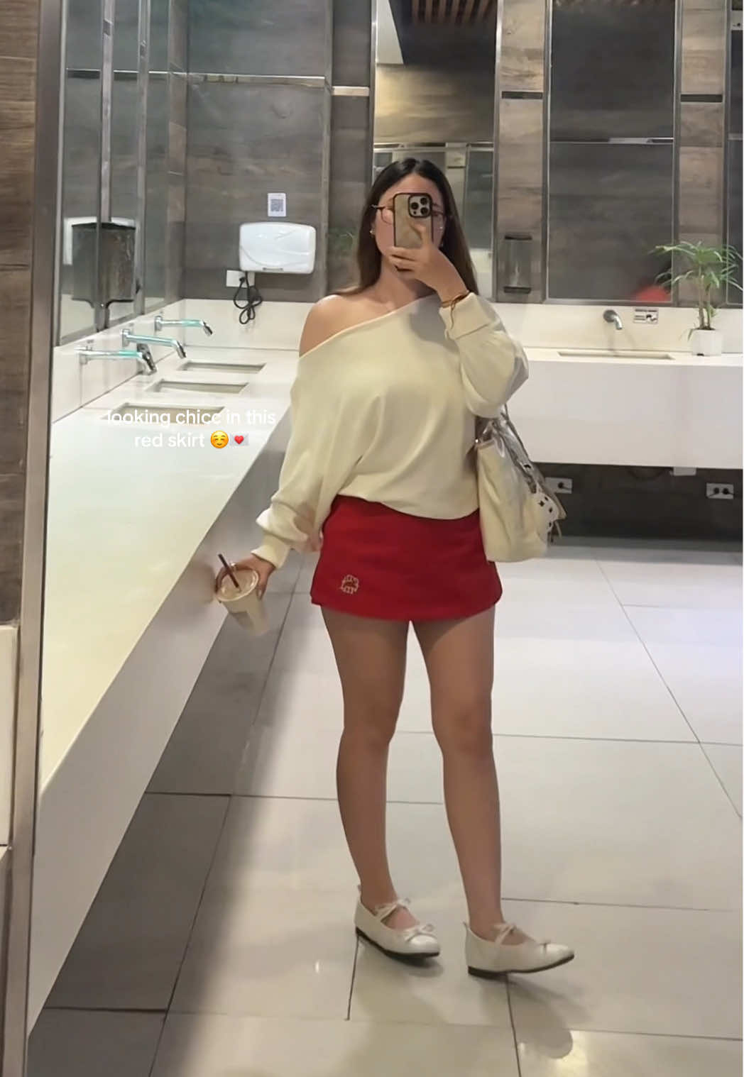 ☺️💌 #OOTD #redskirt #skirtoutfits 